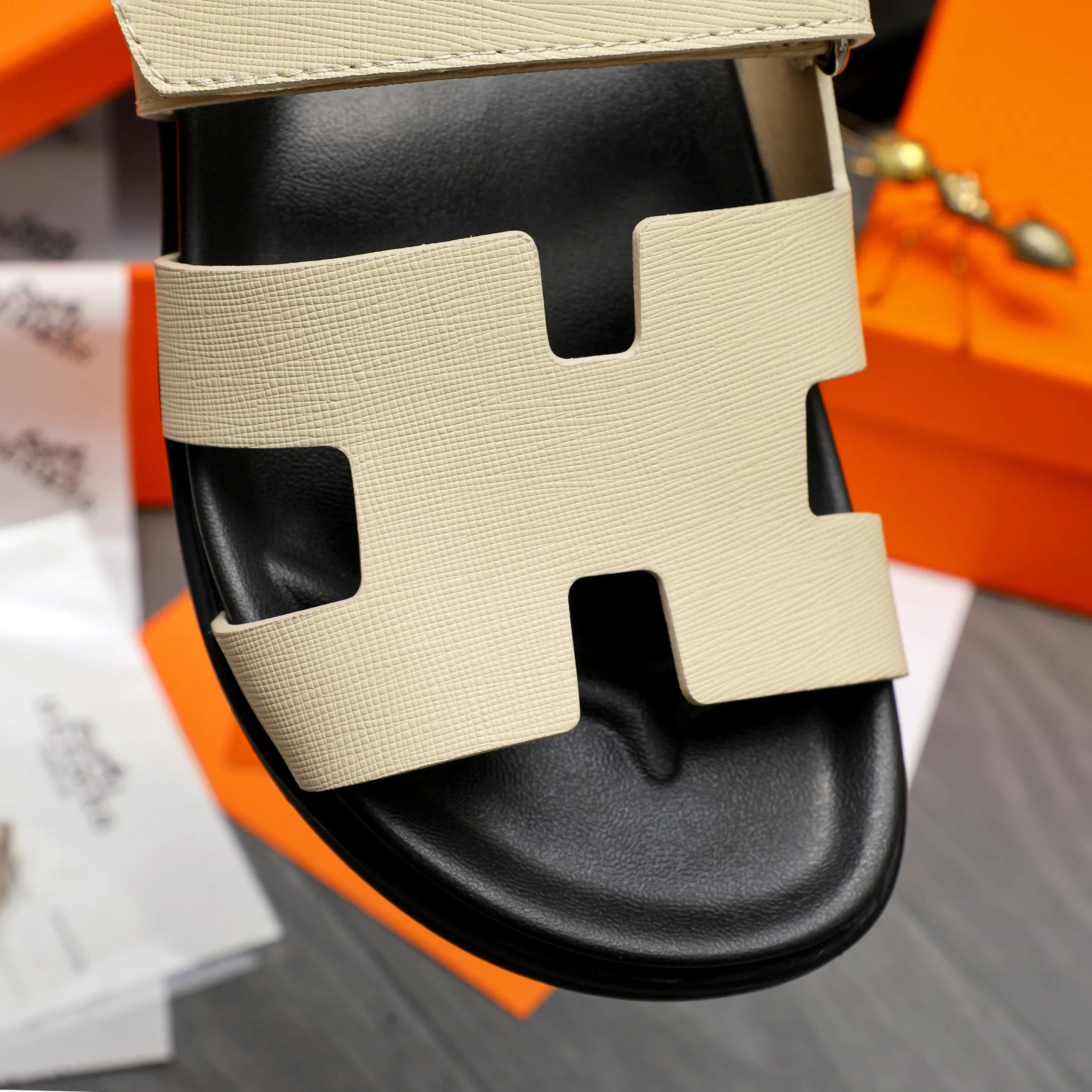 Men's shoes 💰340 Product trademark: Hermes "Hermes" Couple's slippers Regular size: 36-46 Product material: Selected vertical grain cowhide upper, microfiber lining, original outsole